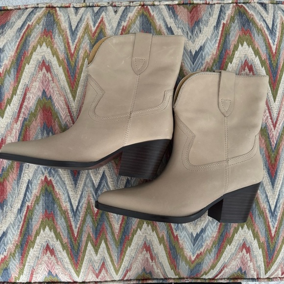 Tony Bianco psuedo beige wax ankle heeled booties - Picture 2 of 13